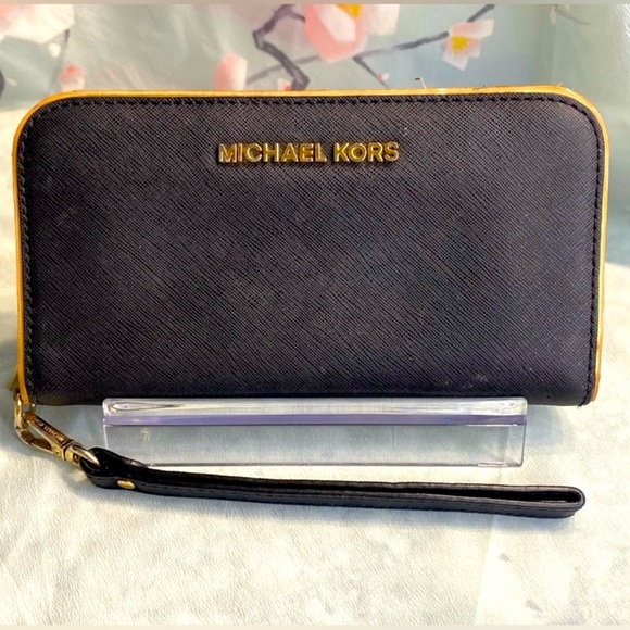 MICHAEL KORS Jet Set Travel Continental Wristlet, EUC - Picture 1 of 7